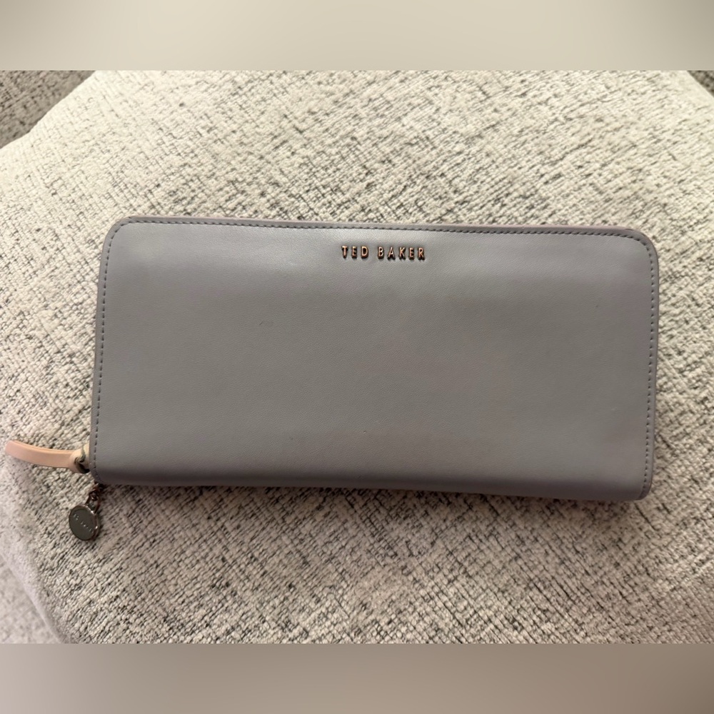 Ted Baker Garcey Pale Gray Leather Zip-Around Wallet 8x4